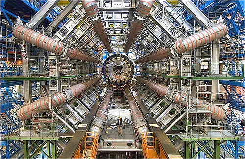 El Gran Colisionador de Hadrones en Organización Europea para la Investigación Nuclear (CERN)